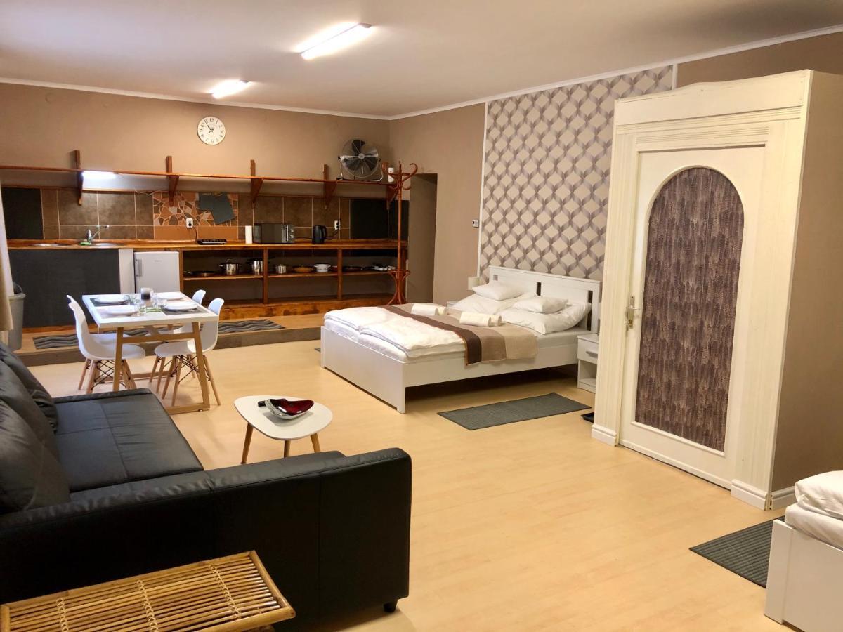 Arkad Apartmanhaz *