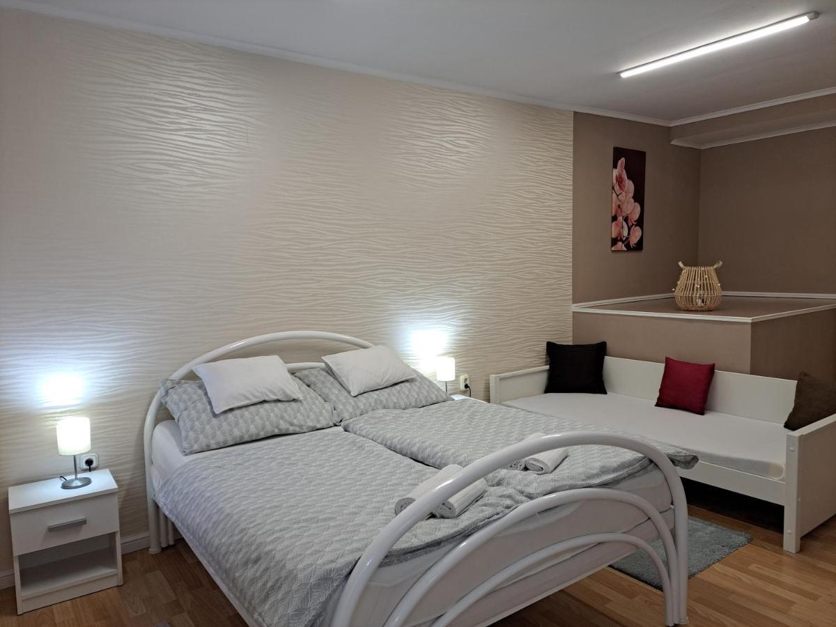 Arkad Apartmanhaz *