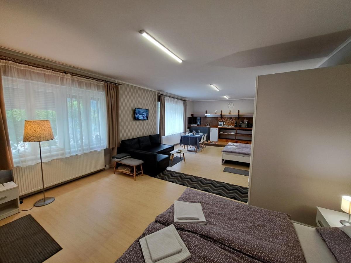Апартаменти Arkad Apartmanhaz *